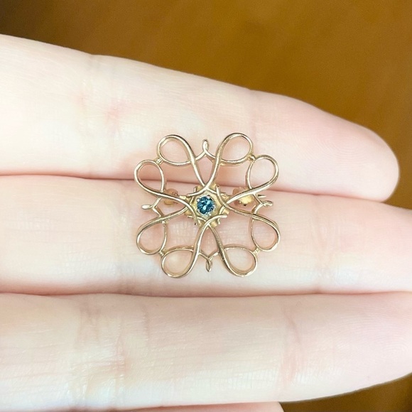 10k vintage Avon Lab Created Sapphire September blue birthday yellow gold brooch - Picture 2 of 10